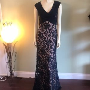 “NEW ARRIVALS” Brand-New TADASHI SHOJI Long Gown Size 4 Black Lace